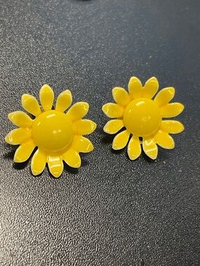 Vintage Yellow Sunflower Kids Earrings - Clip-on Brand- F4